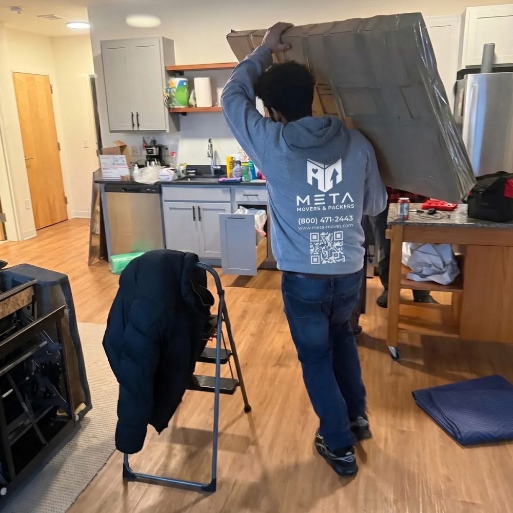 Meta Movers crew member, new logo
